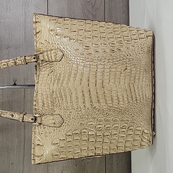 Large Brahmin Tan Croc Embossed Tote Shoulder Bag - Picture 4 of 14